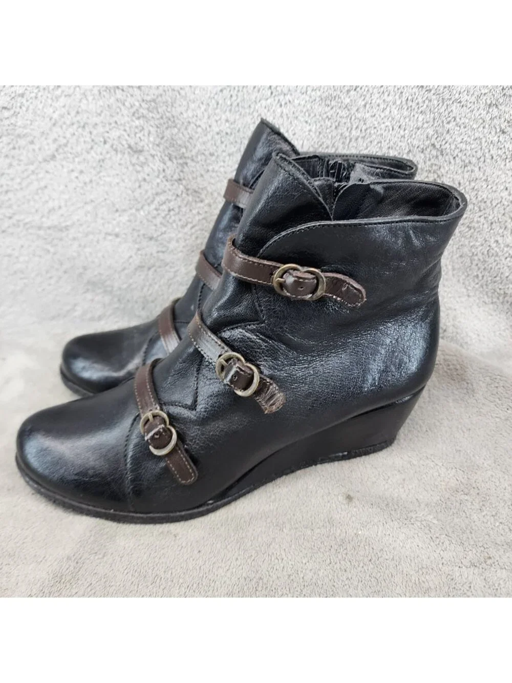 Eric Michael Shoes Womens SIze 8.5 Lena Black Leather Wedge Ankle Boots *Read*